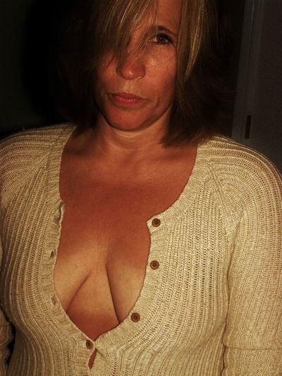 Scarlett, femme cougar de 43 ans à Nanterre