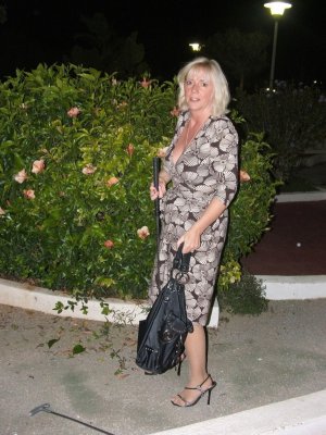 Lyna, femme cougar de 45 ans à Châlons-en-Champagne