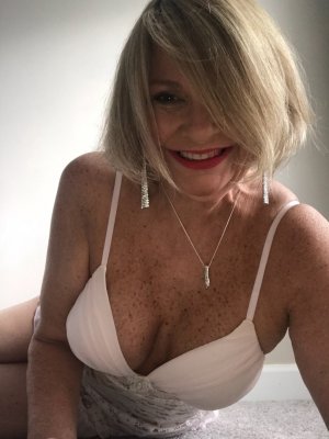 Dorothée, femme cougar de 52 ans à Châteauroux