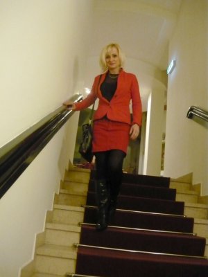 Ella, femme cougar de 47 ans à Châlons-en-Champagne