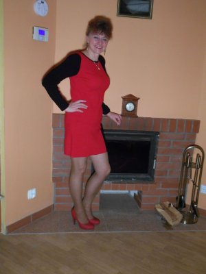 Églantine, femme cougar de 49 ans à Aurillac