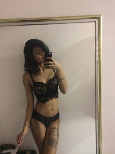 Adlyne, femme cougar de 43 ans à La Roche-sur-Yon