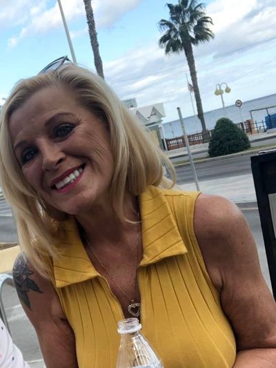 Ada, femme cougar de 42 ans à Tours