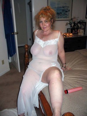 Ulla, femme cougar de 50 ans à Épinal