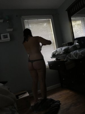 Pénélope, femme cougar de 46 ans à Aurillac