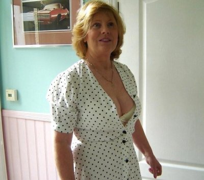 Agrippine, femme cougar de 46 ans au Puy-en-Velay