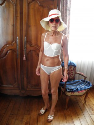 Élisa, femme cougar de 56 ans à Manosque