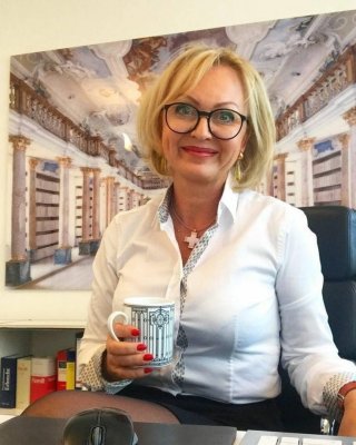 Daphné, femme cougar de 58 ans à Montluçon